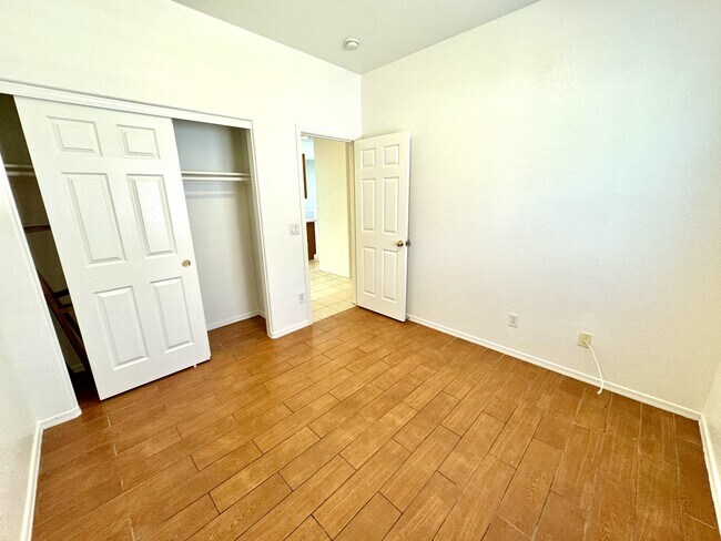 Building Photo - 44038 Granite Dr