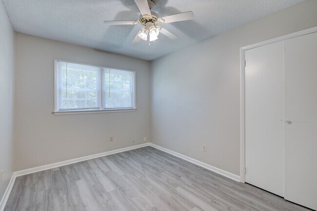 Building Photo - 213 El Ogden Dr