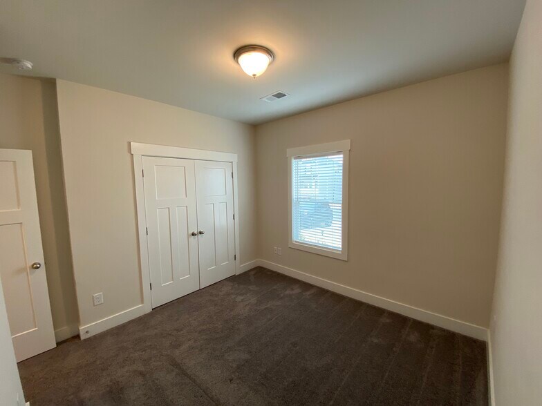 2nd Bedroom - 178 Redcroft Dr