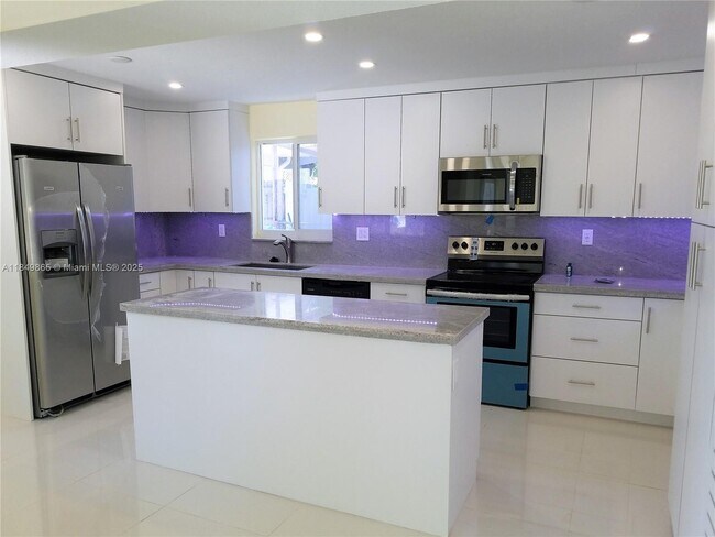 Building Photo - 801 NW 30th Pl
