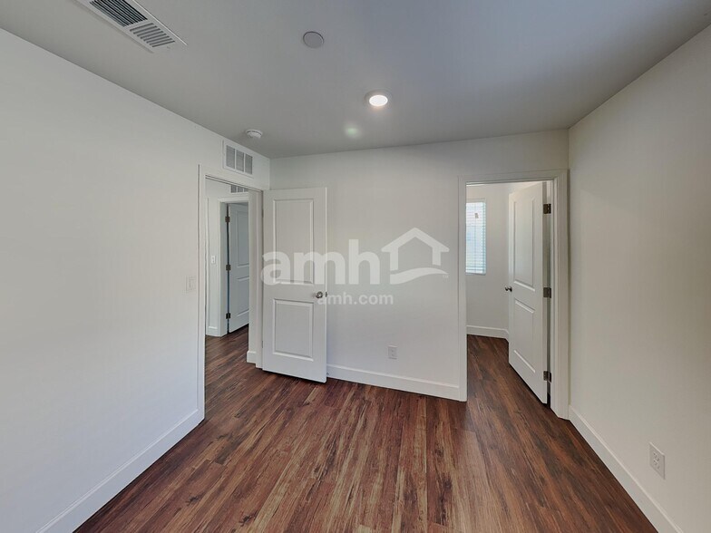 Building Photo - 296 Yasmin Daylily Pl