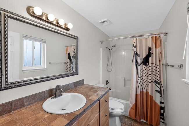 Building Photo - Charming Single-Level Home with Fresh Updates & Pet-Friendly Yard!