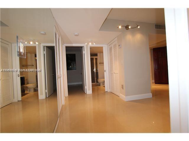 Building Photo - 21075 NE 34th Ave