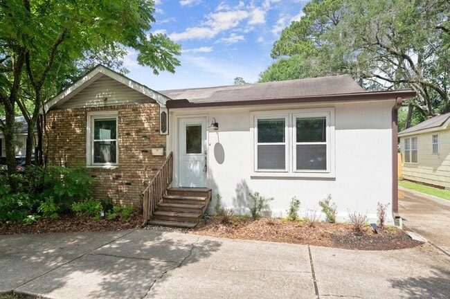 Building Photo - 1642 College Dr