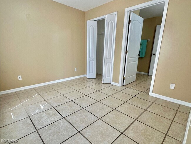 Building Photo - 2015 Xelda Ave N