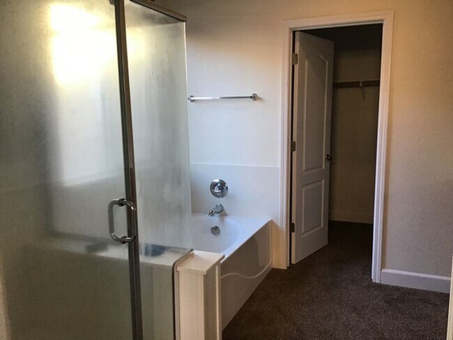Building Photo - 3 Bedroom plus Den 2 Bath So. Reno Home