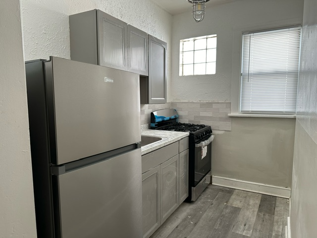Primary Photo - 3304 W 44th St