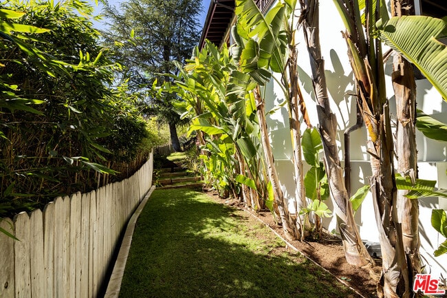 Building Photo - 2251 Sunset Heights Dr