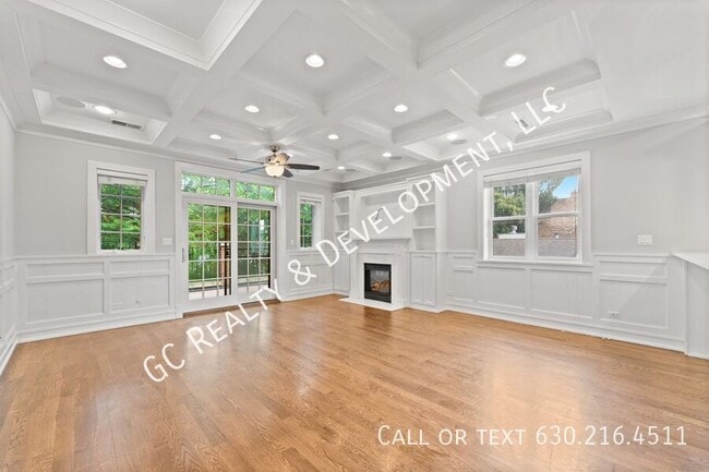 Building Photo - 2326 N Greenview Ave