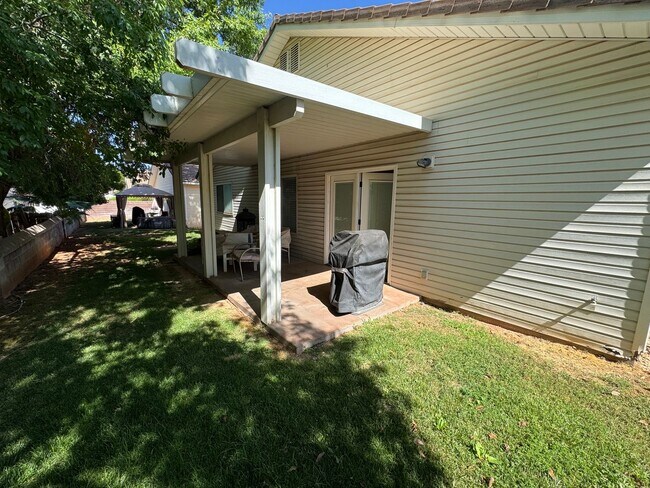 Building Photo - 1141 W 360 N
