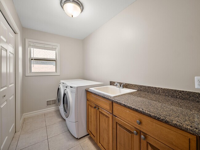 Building Photo - 50247 Cheltenham Dr