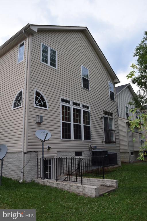 Building Photo - 3791 Louise Ave
