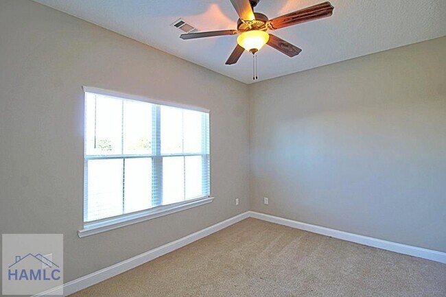 Building Photo - 582 Burke Dr