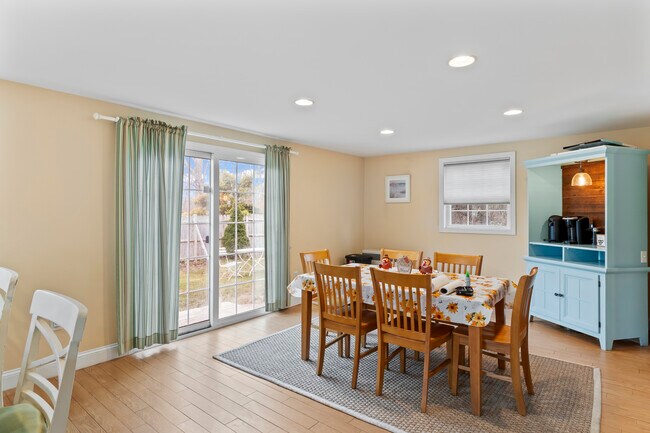 Building Photo - 60 Merrifield Ct
