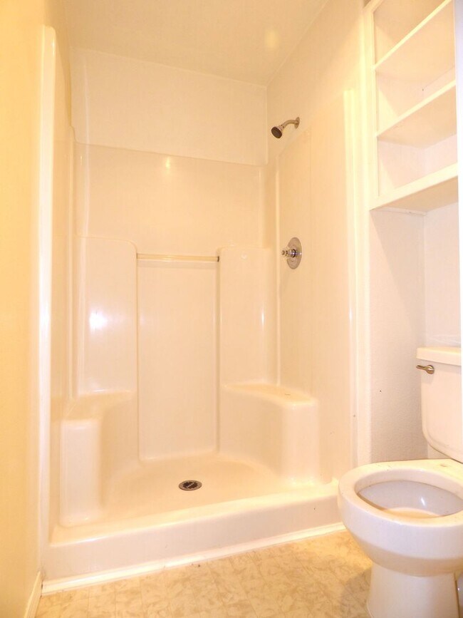 Building Photo - 3 Bed 2 bath home in North Salem!