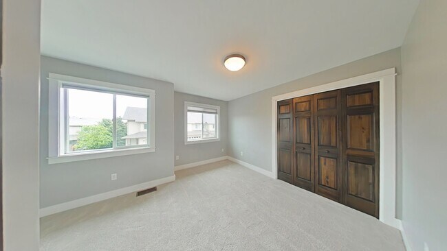 Building Photo - Stunning 3-bedroom, 2.5-bathroom condo with attached 2 stall garage!
