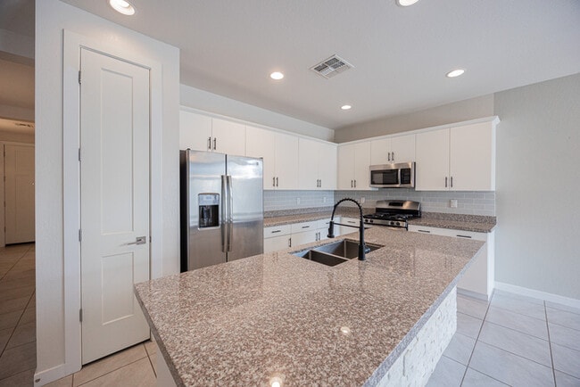 Building Photo - 42381 W Mira Ct