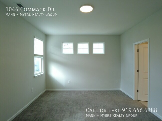 Building Photo - 1046 Commack Dr