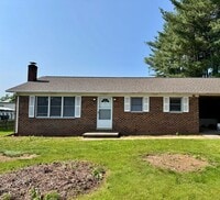 Building Photo - Single Family Home for Rent in Dayton