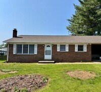 Building Photo - Single Family Home for Rent in Dayton