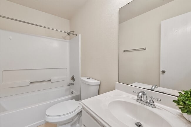 Building Photo - 6523 Mildenhall Ct