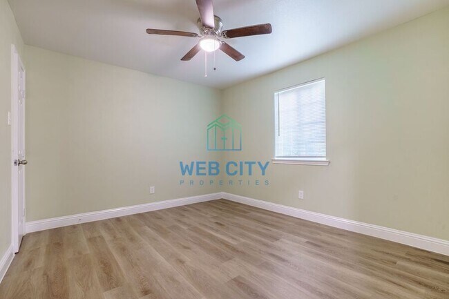 Building Photo - 6330 Cinnamon Oaks Dr