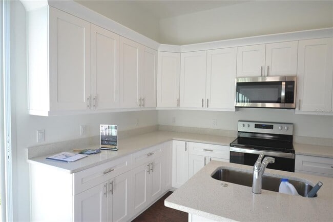 Building Photo - 5732 Biscayne Ct