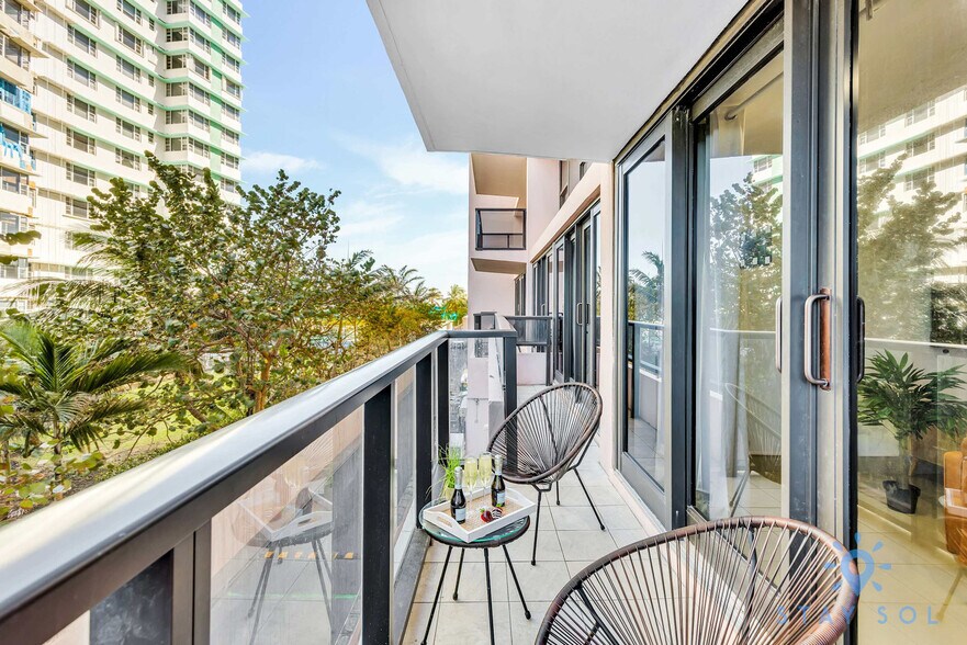 Building Photo - 5225 Collins Ave
