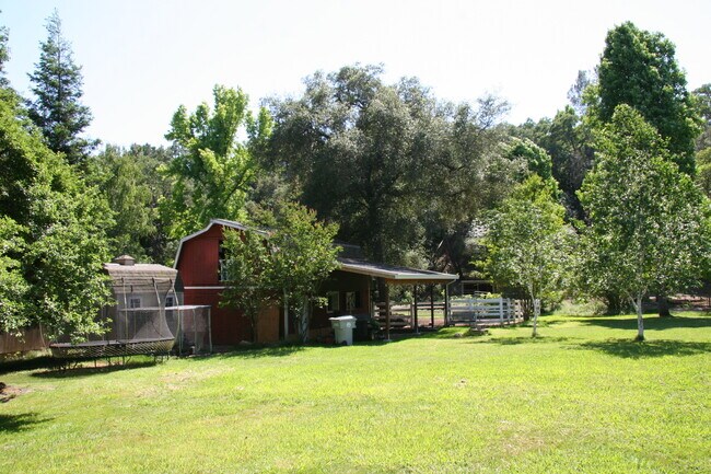 Building Photo - Equestrian Property & Country Living in th...