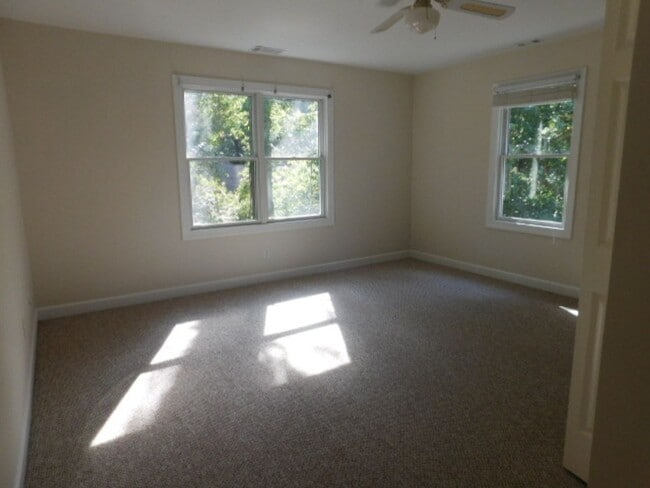 Building Photo - Expansive Unfurnished Spanish Wells Home Available for Rent