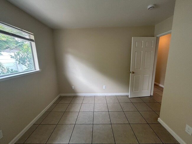 Building Photo - 2104 Sharon Way