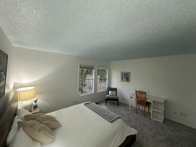 Building Photo - 14441 NE Morris Ct