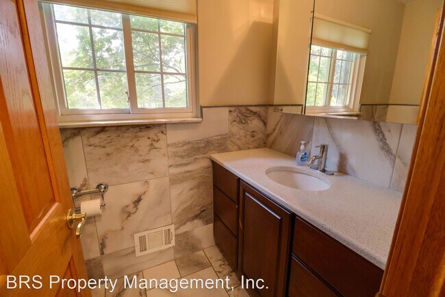 Building Photo - 5 br, 2.5 bath House - 1681 Glen Meadow Lane