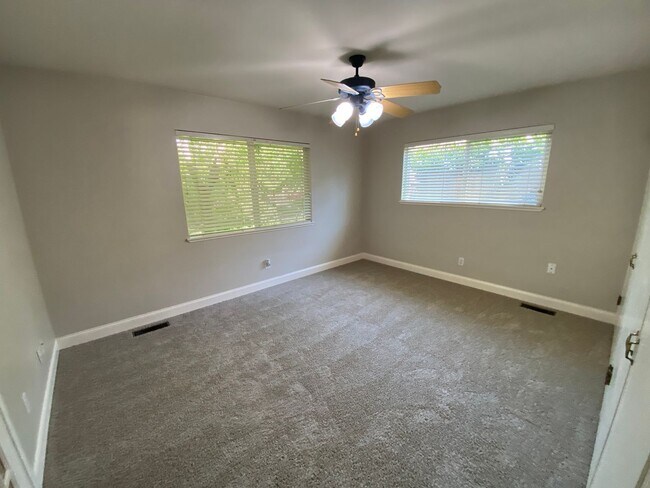 Building Photo - Spacious home in Green Acres coming soon!