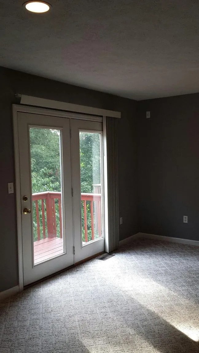 Living room - 1405 Cain St