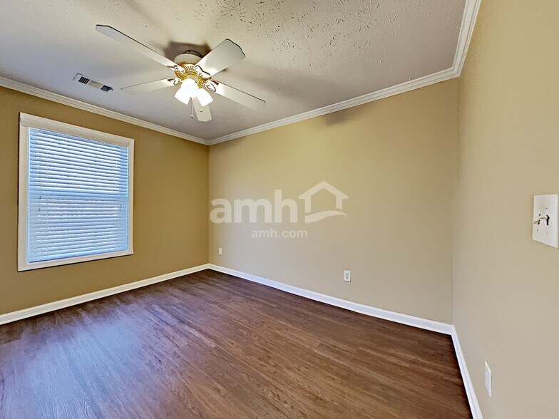 Building Photo - 2355 Kirkstone Dr