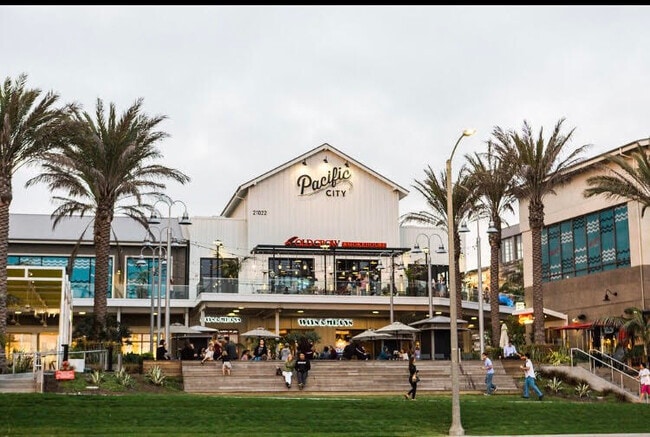 Building Photo - 854 Halyard