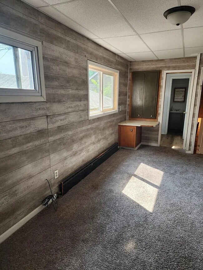 Building Photo - "Charming 1-Bed Gem in Virginia, MN – Perfect for Cozy Living!"