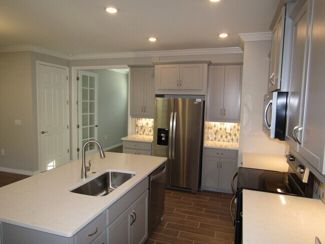 Building Photo - 148 Soliera St
