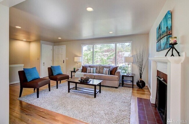 Building Photo - Serene Wedgwood home