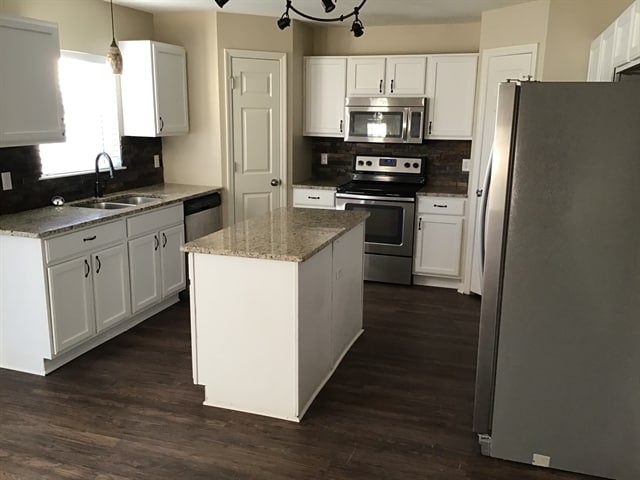 Building Photo - 193 King Arthur Court