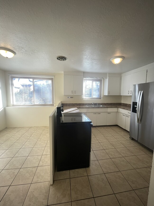 Building Photo - 3112 Colorado St NE