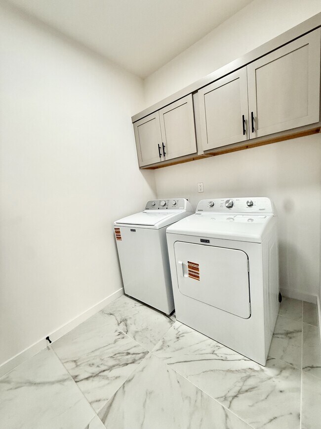 Building Photo - 15052 Destination Ave