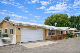 Building Photo - Beautiful 3-Bed Home with Spa Tub, Gas Fireplace & 2-Car Garage – 1,900 Sq Ft