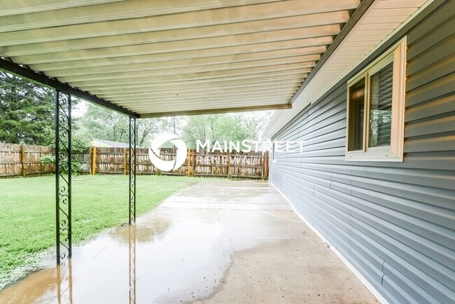Building Photo - 4 Bedroom Pet-Friendly Home in FLORISSANT,...