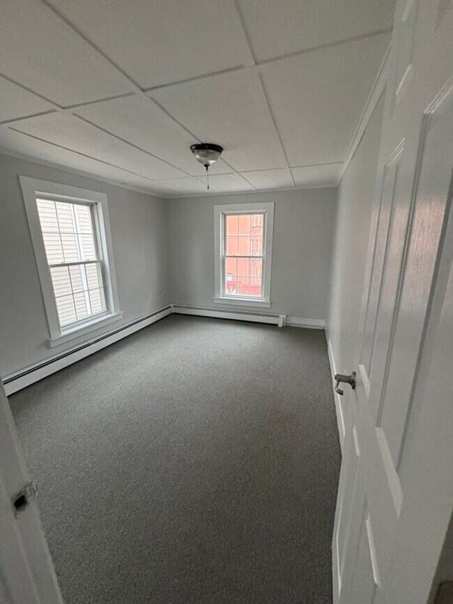 Building Photo - Spacious 4-Bedroom, 2-Bath Townhouse in Downtown Ware, MA