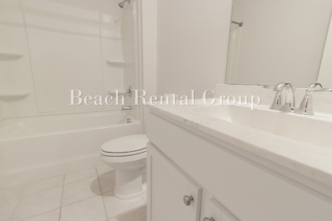 Building Photo - Spacious 4 Bedroom with Pond View