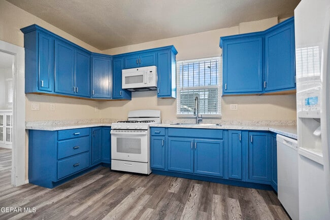 Building Photo - 3418 Yandell Dr