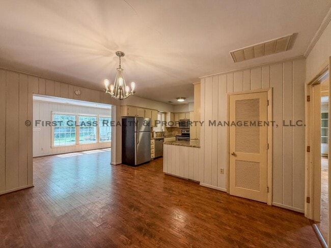 Building Photo - 500 Ashworth Rd