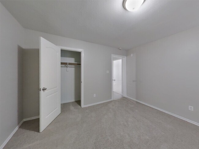 Building Photo - 21207 Woodland Green Dr